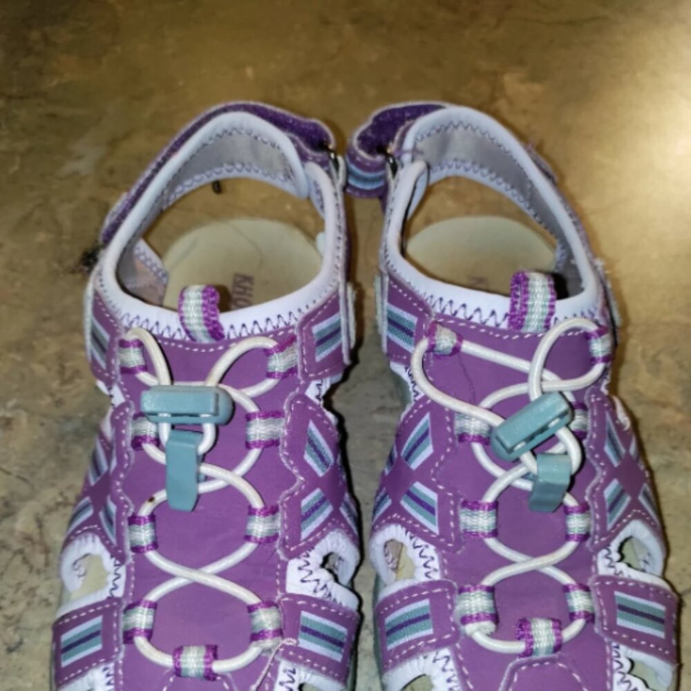 Girls Khombu sandals sz 13